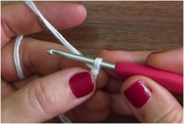 how to crochet with a crochet hook.