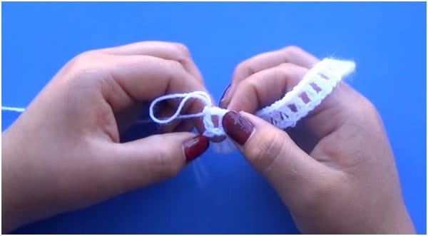 how to make a crochet chain stitch.
