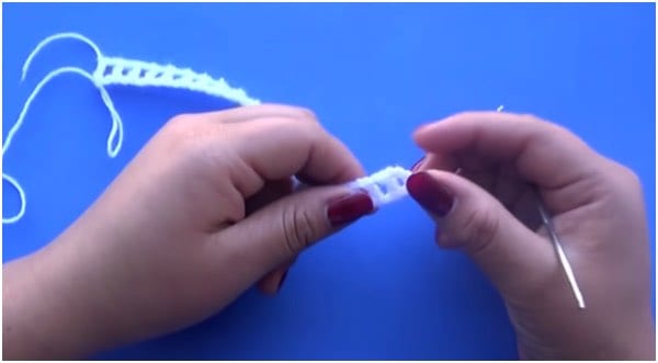 how to make a crocheted flower.